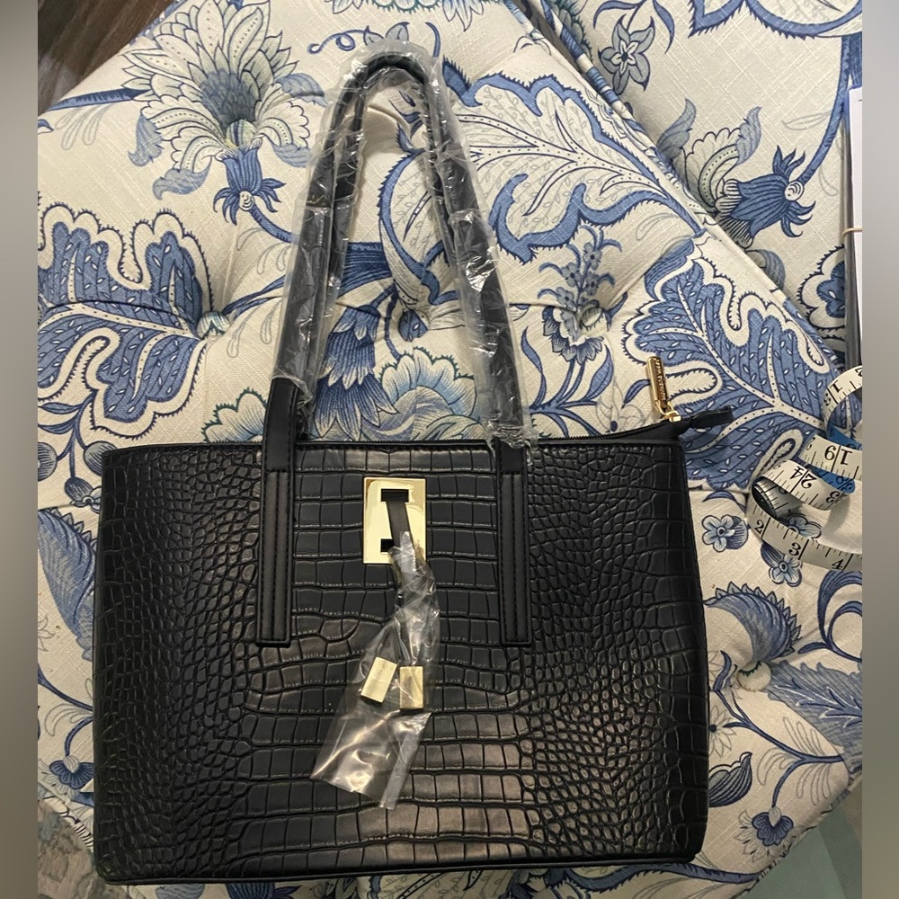Elegant Black Crocodile-Embossed Montana West Bag